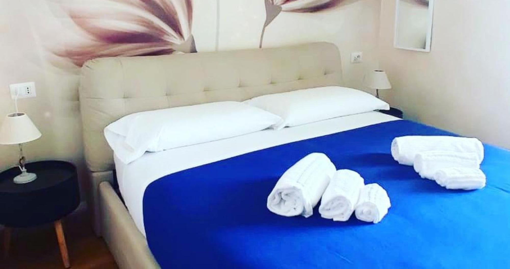 Deluxe Rooms And Chilling Jacuzzi Suite Guesthouse Rome Ruang foto